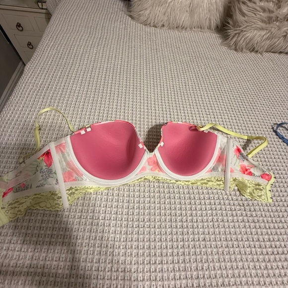 Victoria's Secret Floral Bra with Yellow Lace - Picture 4 of 5